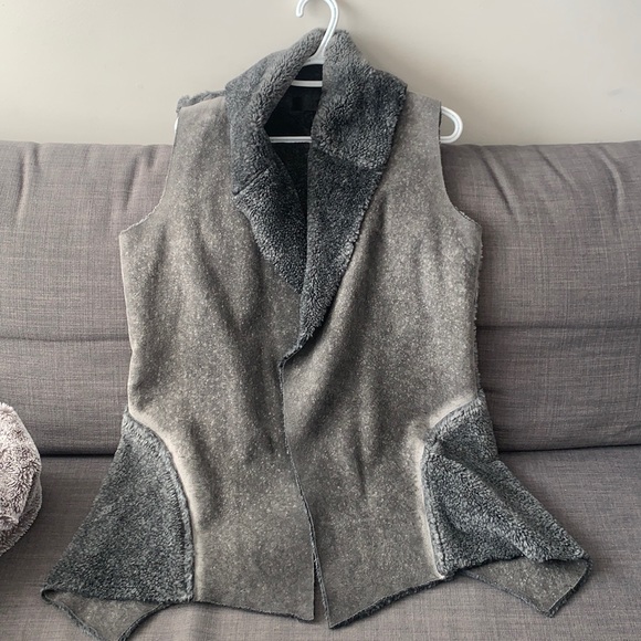 Fur vest (Faux) - Picture 3 of 3